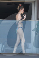 EXKLUSIV - Dylan Penn und Robin Wright auf dem Hotelbalkon in Rio