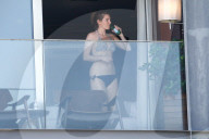 EXKLUSIV - Dylan Penn und Robin Wright auf dem Hotelbalkon in Rio
