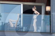 EXKLUSIV - Dylan Penn und Robin Wright auf dem Hotelbalkon in Rio