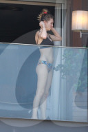 EXKLUSIV - Dylan Penn und Robin Wright auf dem Hotelbalkon in Rio