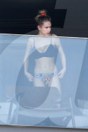 EXKLUSIV - Dylan Penn und Robin Wright auf dem Hotelbalkon in Rio