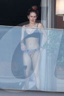EXKLUSIV - Dylan Penn und Robin Wright auf dem Hotelbalkon in Rio