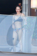 EXKLUSIV - Dylan Penn und Robin Wright auf dem Hotelbalkon in Rio