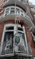 NEWS - Julian Assange: Die Ecuadorianische Botschaft in London wird von der Presse belagert