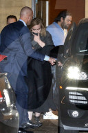 PEOPLE - Adele verlässt das Nobu in Malibu 'undercover'