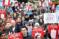NEWS - London: Ärzte protestieren gegen schlechte Arbeitsbedingungen