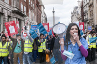 NEWS - London: Ärzte protestieren gegen schlechte Arbeitsbedingungen