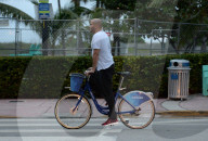 EXKLUSIV - Mel B mit Stephen sportlich in Miami Beach unterwegs