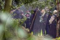 PEOPLE - Tom Hardy bei Dreharbeiten zu 'Taboo' in East London