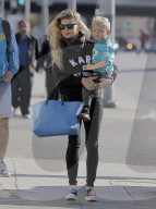EXKLUSIV - Fergie und Josh Duhamel Axl in Santa Monica unterwegs