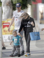 EXKLUSIV - Fergie und Josh Duhamel Axl in Santa Monica unterwegs