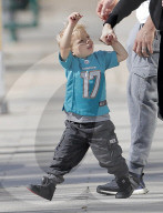 EXKLUSIV - Fergie und Josh Duhamel Axl in Santa Monica unterwegs