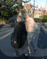 NEWS - Washington: Bill und Hillary Clinton machen einen Spaziergang (Archiv)