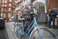 NEWS - London: Vivienne Westwood besucht Julian Assange
