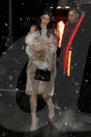 PEOPLE - Kendall Jenner pelzig im Schneetreiben mit Justin Bieber 'look-a-like unterwegs