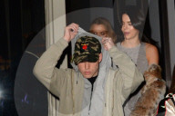 PEOPLE - Kendall Jenner pelzig im Schneetreiben mit Justin Bieber 'look-a-like unterwegs