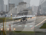 NEWS - Windige Landung am London City Airport 