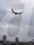 NEWS - Windige Landung am London City Airport 