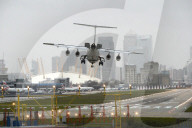 NEWS - Windige Landung am London City Airport 
