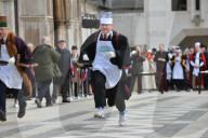 FEATURE - Pancake Rennen in Grossbritannien