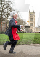 FEATURE - Pancake Rennen in Grossbritannien