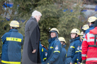 NEWS - Zugkollision bei Bad Aibling: Horst Seehofer besucht die Unglücksstelle