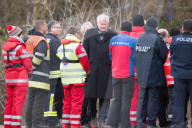 NEWS - Zugkollision bei Bad Aibling: Horst Seehofer besucht die Unglücksstelle