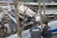 NEWS - Zugkollision bei Bad Aibling: Horst Seehofer besucht die Unglücksstelle