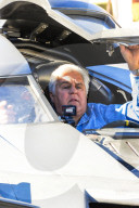 EXKLUSIV - Jay Leno fährt sein neues Batmobile aus