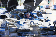 EXKLUSIV - Jay Leno fährt sein neues Batmobile aus