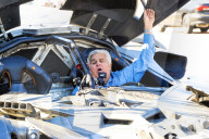 EXKLUSIV - Jay Leno fährt sein neues Batmobile aus