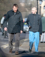 PEOPLE - Guy Ritchie und Sohn Rocco scheinen vertieft in einem GesprŠch