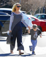 PEOPLE - January Jones geht mit ihrem Sohn ins Kino
