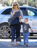 PEOPLE - January Jones geht mit ihrem Sohn ins Kino