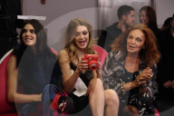 PEOPLE - Kendall Jenner und Gigi Hadid haben ihren Spass Backstage von der Diane Von Furstenberg Fashion Show