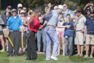 PEOPLE - Justin Timberlake freut sich beim Golfspiel