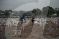 REPORTAGE - Kinderarbeit auf den Friedhöfen von Rio