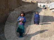 REPORTAGE - Afghanische Flüchtlingskinder im Zeltlager von Kabul