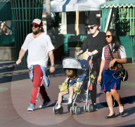 EXKLUSIV - "Chäferfäscht": Adele amüsiert sich mit der Familie im Disneyland