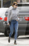 PEOPLE - Graue Maus: Emma Stone in Malibu unterwegs