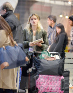 PEOPLE - Georgia May Jagger wirkt etwas abgekämpft nach dem Interkonti-Flug