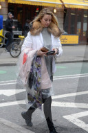 PEOPLE - Whitney Port holt ihr Trockenreinigung in New York ab