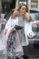 PEOPLE - Whitney Port holt ihr Trockenreinigung in New York ab