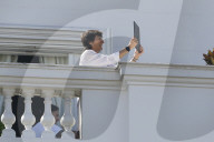 PEOPLE - Die Rolling Stones grüssen Fans von ihrem Hotel Balkon in Rio de Janeiro