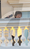 PEOPLE - Die Rolling Stones grüssen Fans von ihrem Hotel Balkon in Rio de Janeiro