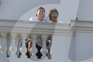 PEOPLE - Die Rolling Stones grüssen Fans von ihrem Hotel Balkon in Rio de Janeiro