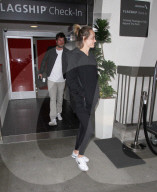 PEOPLE - Amber Valleta am LA Flughafen