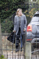 PEOPLE - Kate Moss mit einem gebrochenen Bein in London