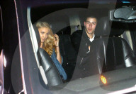PEOPLE - Nick Jonas im Ausgang mit einem 'Kate Hudson look-alike'