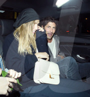 PEOPLE - Suki Waterhouse im Ausgang mit ihre Schwester und Brandon Davis in London